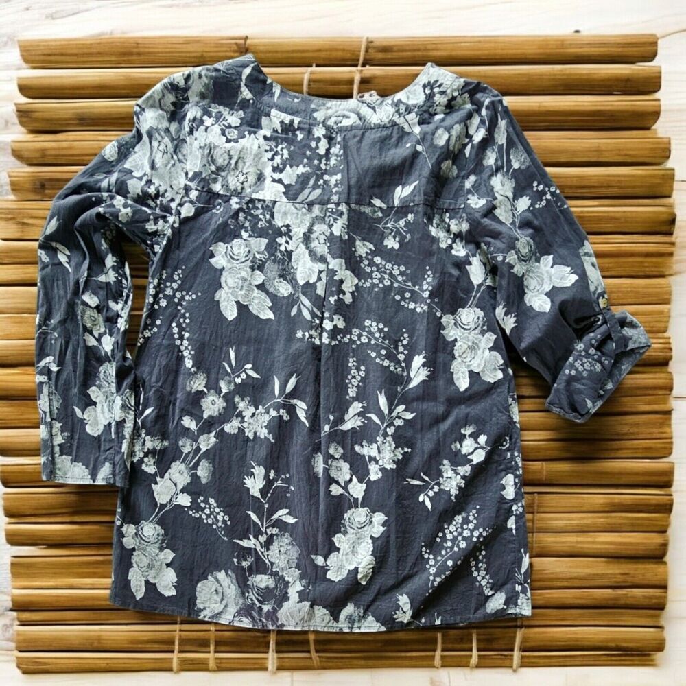 Soft Surroundings Tuberosa Tunic Top Med Gray Floral Roll Tab Sleeve Pin Tuck - Picture 3 of 8